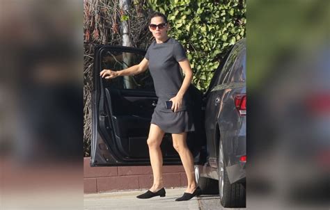 jennifer garner nip slip|Jennifer Garner Suffers Embarassing Wardrobe Malfunction